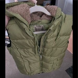 Women’s down puffer size L NWT Beautiful green zip off hood